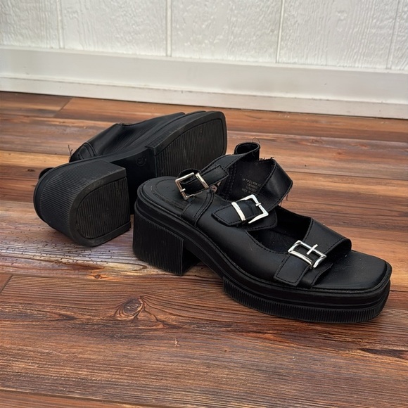ASOS DESIGN Heston chunky mid heel sandals in black 9W - Picture 8 of 8